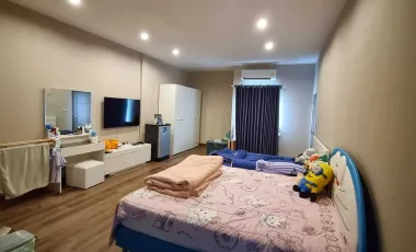 出售 和 出租 3 卧室 联排别墅 在 Phra Khanong, 曼谷