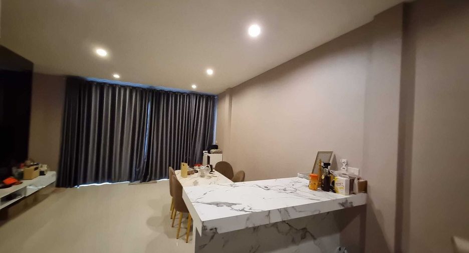 For sale and for rent 3 bedrooms townhouse in Phra Khanong, Bangkok