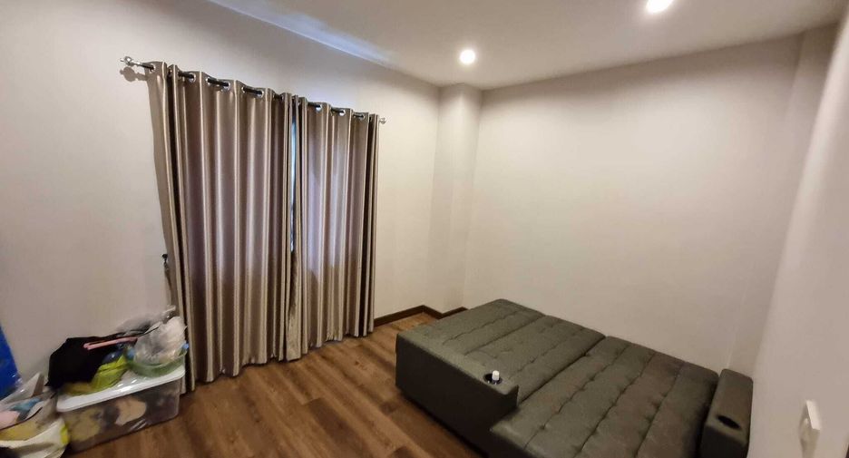 For sale and for rent 3 bedrooms townhouse in Phra Khanong, Bangkok