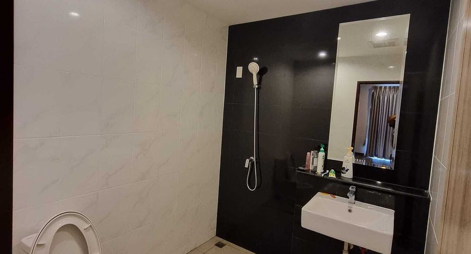 For sale and for rent 3 bedrooms townhouse in Phra Khanong, Bangkok