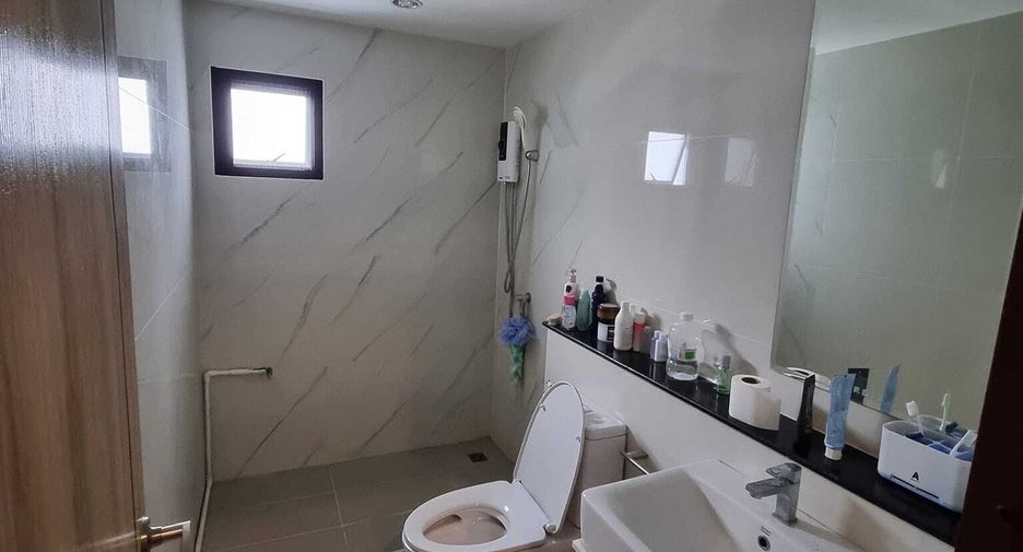 For sale and for rent 3 bedrooms townhouse in Phra Khanong, Bangkok
