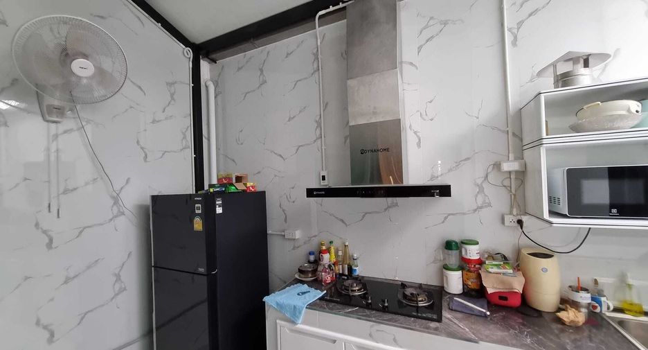 For sale and for rent 3 bedrooms townhouse in Phra Khanong, Bangkok