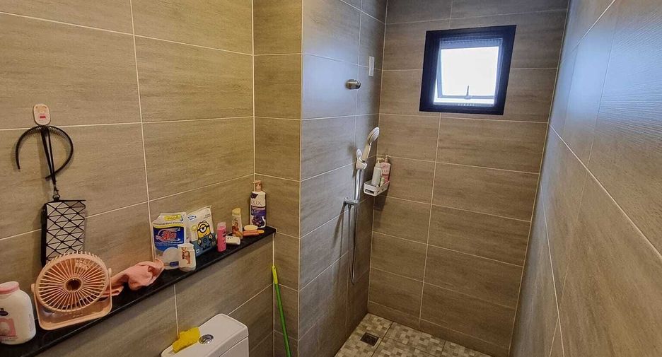 For sale and for rent 3 bedrooms townhouse in Phra Khanong, Bangkok