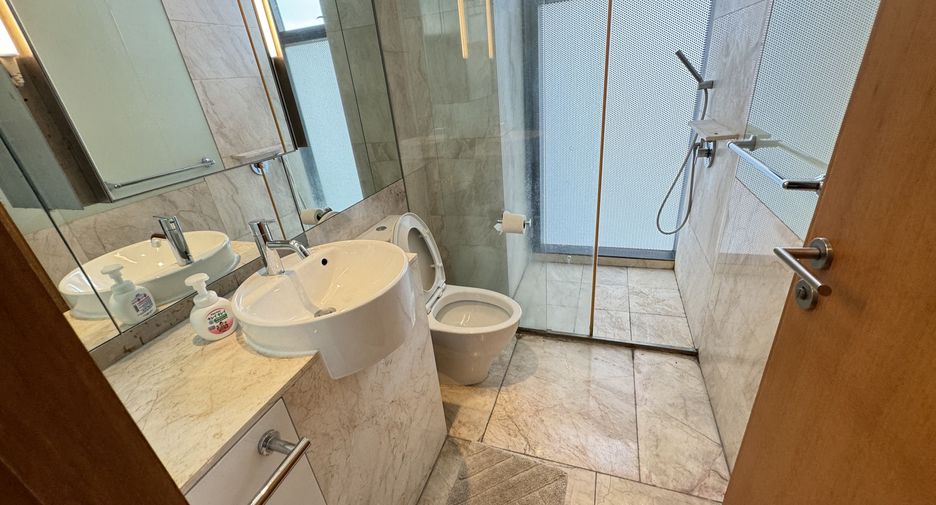 For rent 3 bedrooms condo in Sathon, Bangkok