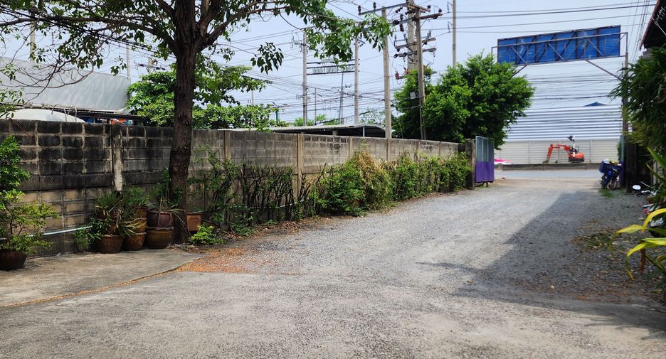 Haus zur Miete mit 8 Zimmer in Phra Pradaeng, Samut Prakan