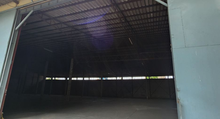 Haus zur Miete mit 8 Zimmer in Phra Pradaeng, Samut Prakan
