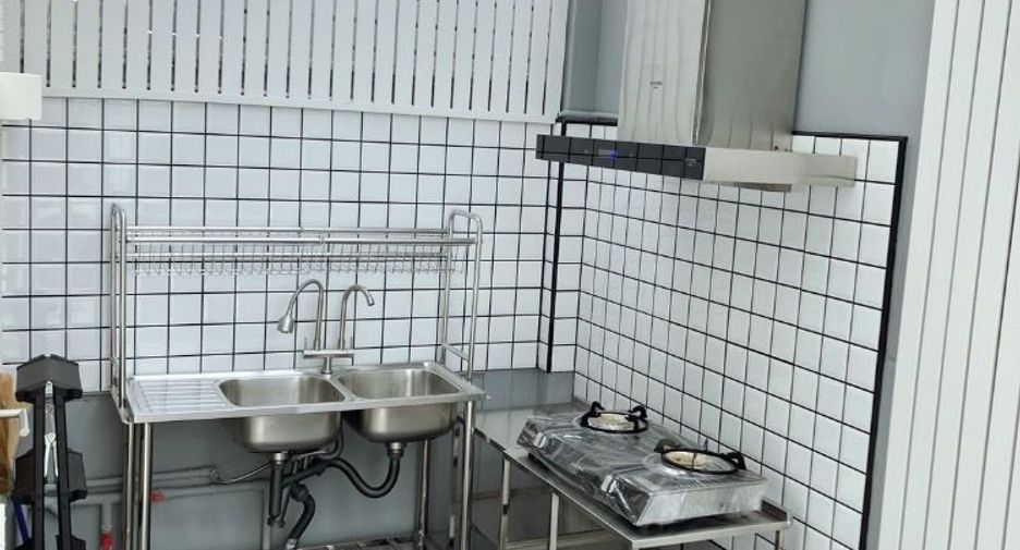 For rent 3 bedrooms townhouse in Prawet, Bangkok