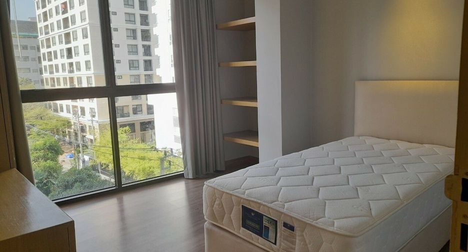 For rent 2 bedrooms condo in Khlong Toei, Bangkok