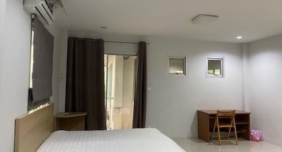 For rent 3 bedrooms house in Phra Khanong, Bangkok