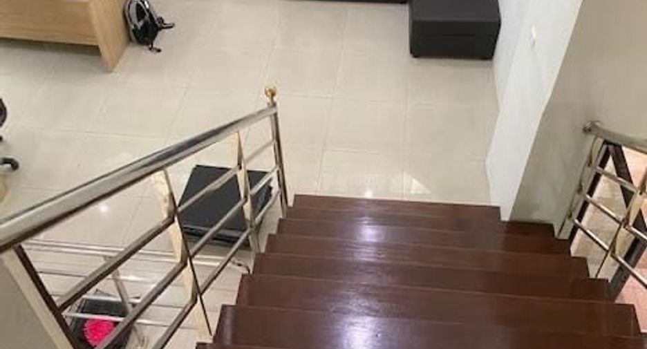 For rent 3 bedrooms house in Phra Khanong, Bangkok