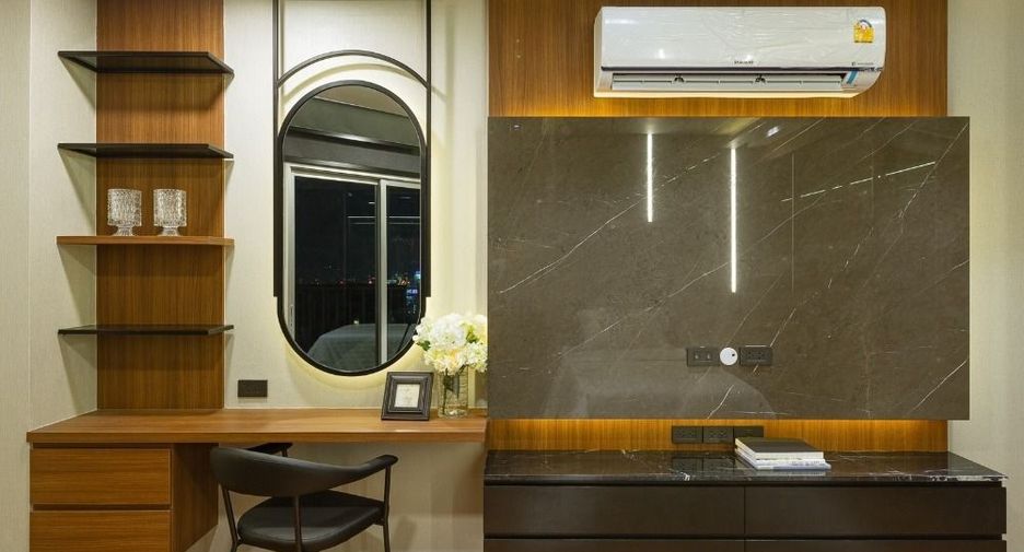 Condo en alquiler de 4 habitaciones en Huai Khwang, Bangkok