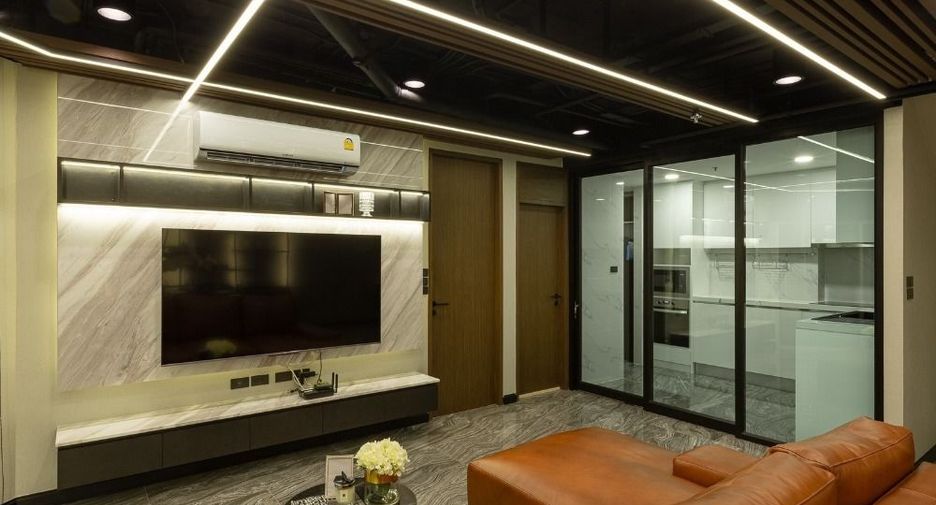 Condo en alquiler de 4 habitaciones en Huai Khwang, Bangkok