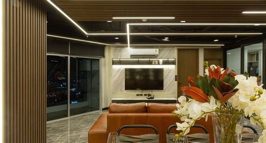 Condo en alquiler de 4 habitaciones en Huai Khwang, Bangkok