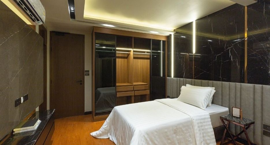 Condo en alquiler de 4 habitaciones en Huai Khwang, Bangkok