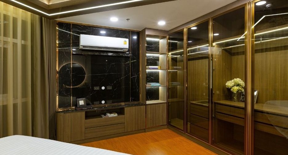 Condo en alquiler de 4 habitaciones en Huai Khwang, Bangkok