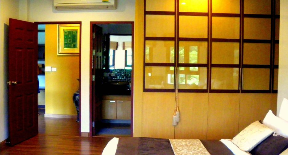 For rent 4 bedrooms house in Wang Thonglang, Bangkok