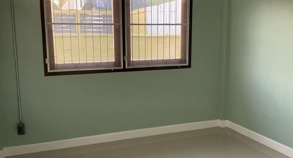 For sale 4 bedrooms house in Phra Khanong, Bangkok