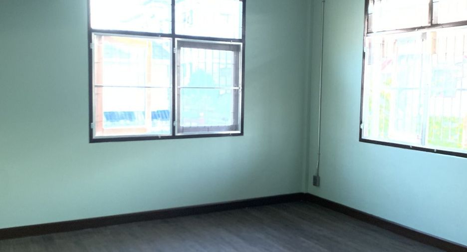 For sale 4 bedrooms house in Phra Khanong, Bangkok