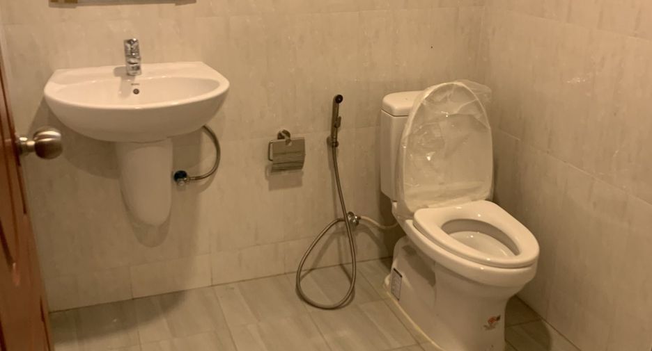 For sale 4 bedrooms house in Phra Khanong, Bangkok