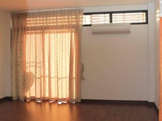 For rent 4 bedrooms townhouse in Phaya Thai, Bangkok