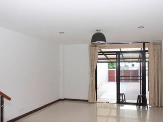 For rent 4 bedrooms townhouse in Phaya Thai, Bangkok