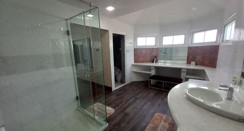 À vendre 5 chambres villa à Bang Lamung, Chonburi