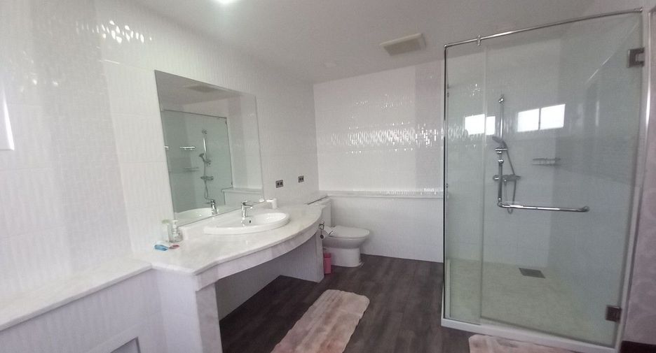 À vendre 5 chambres villa à Bang Lamung, Chonburi