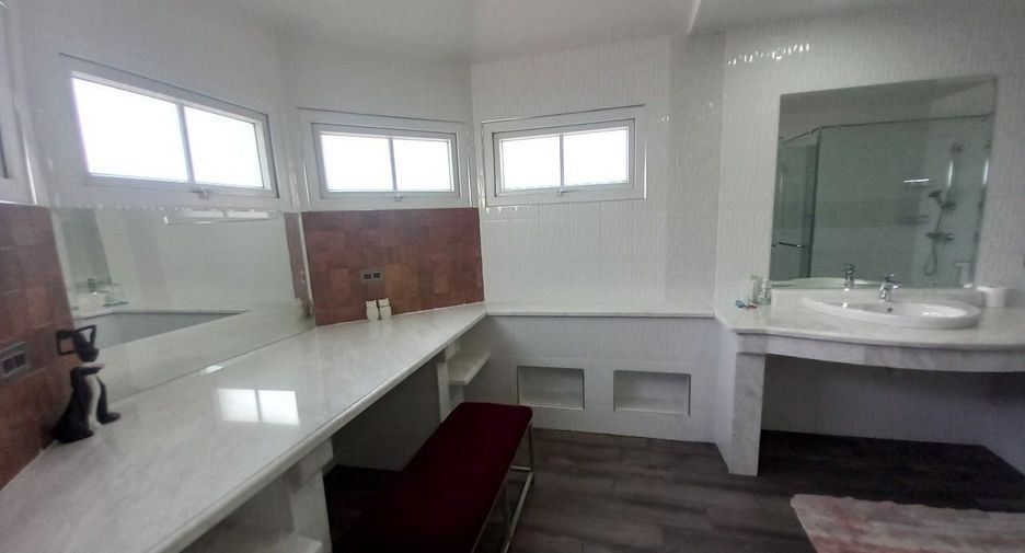 À vendre 5 chambres villa à Bang Lamung, Chonburi