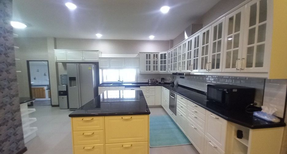 À vendre 5 chambres villa à Bang Lamung, Chonburi