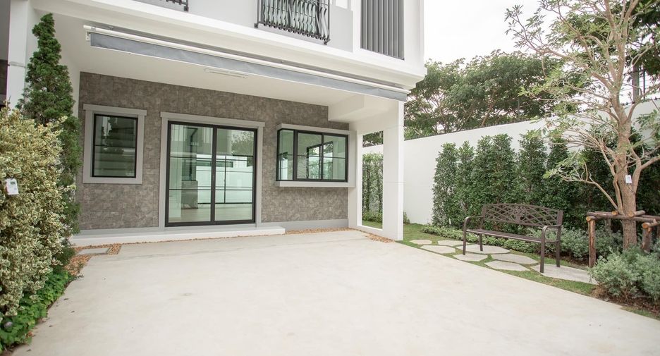 For rent 3 bedrooms townhouse in Bang Phli, Samut Prakan