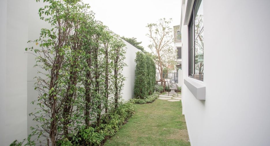For rent 3 bedrooms townhouse in Bang Phli, Samut Prakan