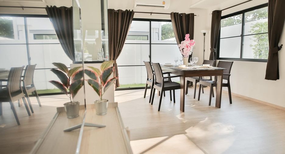For rent 3 bedrooms townhouse in Bang Phli, Samut Prakan