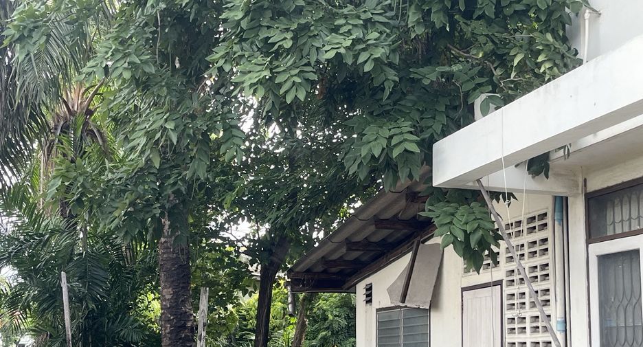For sale 4 bedrooms house in Wang Thonglang, Bangkok