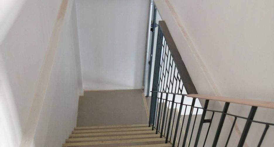 For rent 3 bedrooms retail Space in Chom Thong, Bangkok