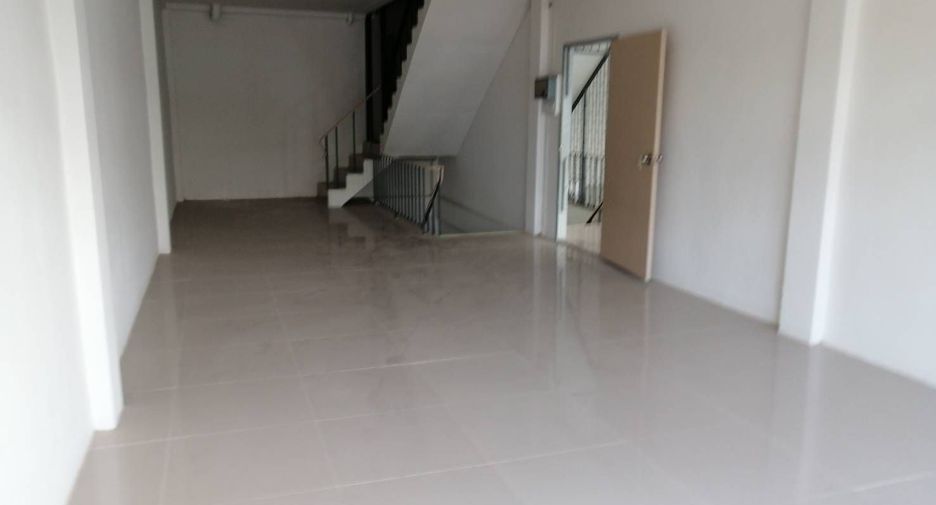 For rent 3 bedrooms retail Space in Chom Thong, Bangkok