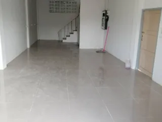 Gewerbefläche zur Miete mit 3 Zimmer in Chom Thong, Bangkok
