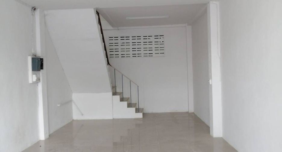 For rent 3 bedrooms retail Space in Chom Thong, Bangkok