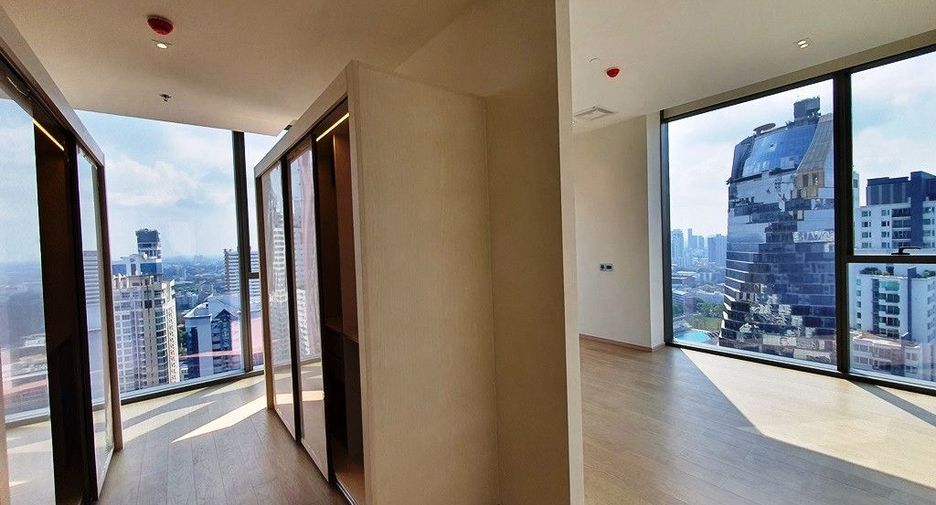 À louer 3 chambres condo à Khlong Toei, Bangkok