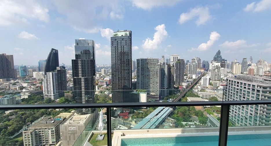 À louer 3 chambres condo à Khlong Toei, Bangkok