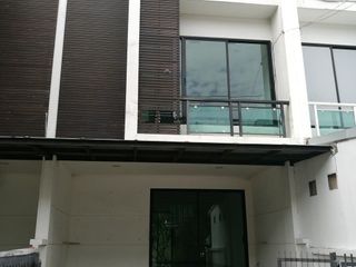 出售 7 卧室 联排别墅 在 Prawet, 曼谷