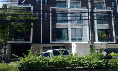 出售 7 卧室 联排别墅 在 Prawet, 曼谷