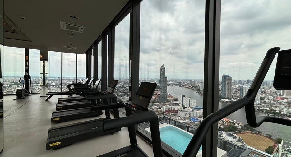 For rent 3 bedrooms condo in Bang Kho Laem, Bangkok