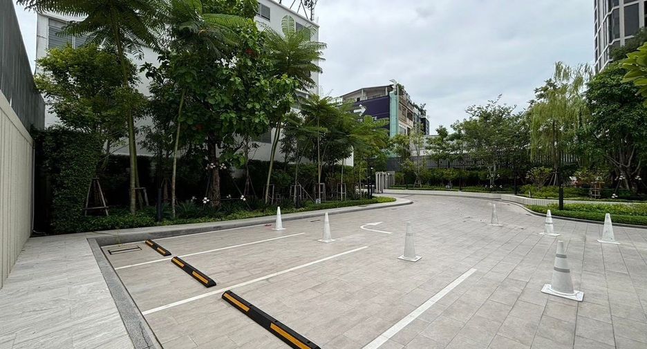 For rent 3 bedrooms condo in Bang Kho Laem, Bangkok