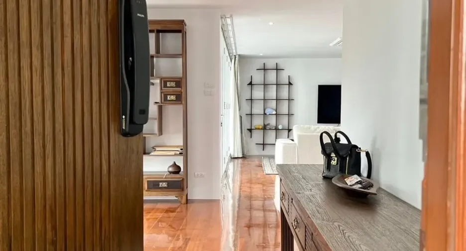 For sale 3 bedrooms condo in Watthana, Bangkok