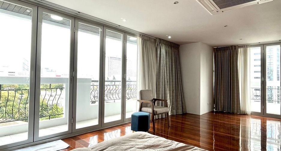 For sale 3 bedrooms condo in Watthana, Bangkok