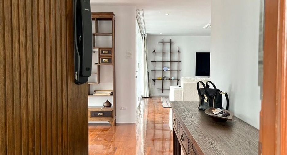 For sale 3 bedrooms condo in Watthana, Bangkok