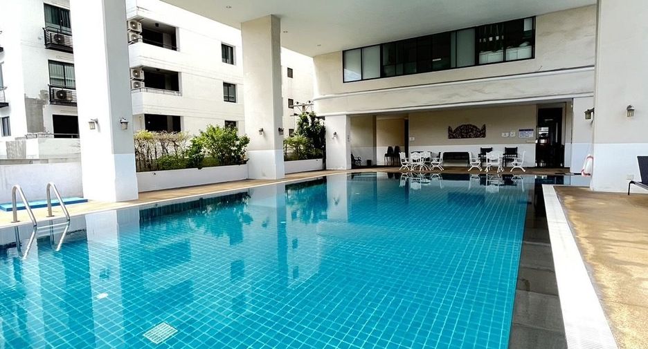 For sale 3 bedrooms condo in Watthana, Bangkok