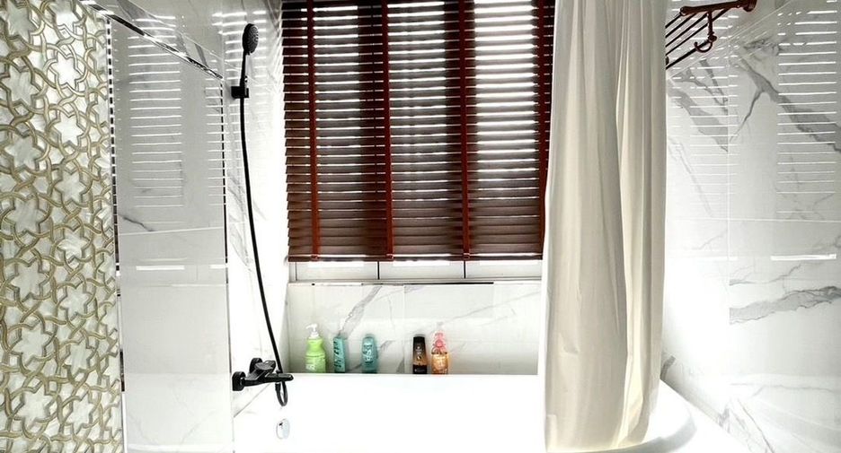 For sale 3 bedrooms condo in Watthana, Bangkok
