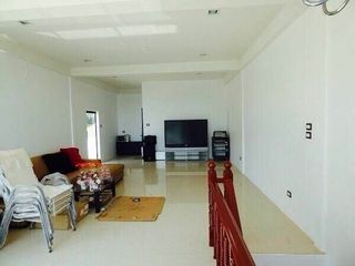 For sale 5 bedrooms townhouse in Watthana, Bangkok
