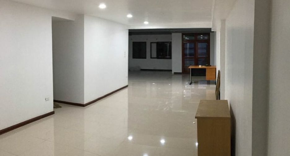 For sale 5 bedrooms townhouse in Watthana, Bangkok